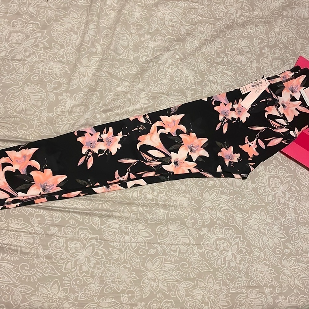 NWT Victoria’s Secret Active workout set BLACK AND PINK size small - Picture 4 of 12